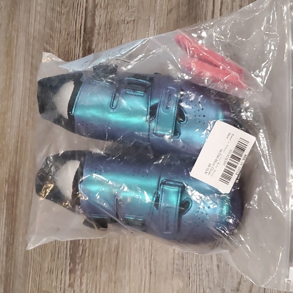 Irridescent Blue Cycling Cleats - Picture 5 of 6